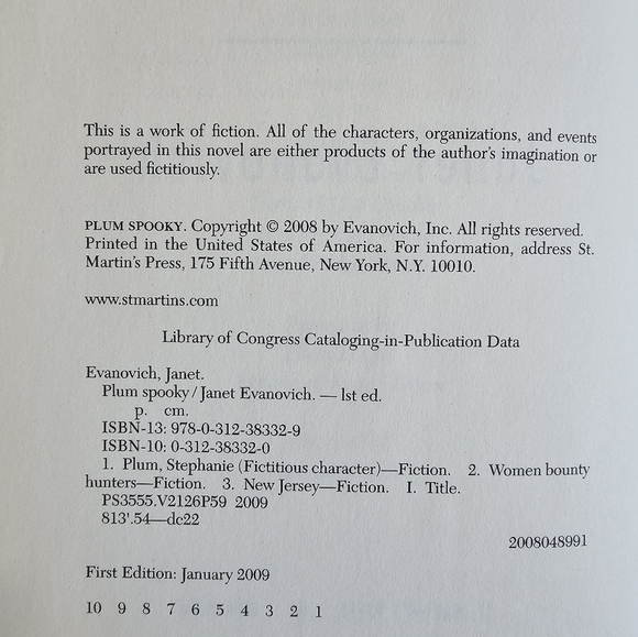 Janet Evanovich A Between the Numbers Novel Series Plum Spooky 2009 Hardback - Picture 4 of 4